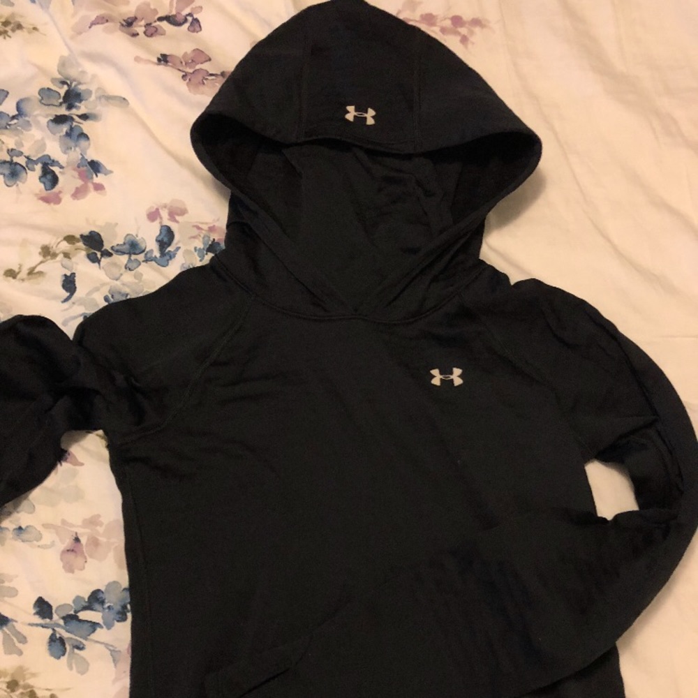 Woman’s Under Amour hooded long sleeve Base 2.0